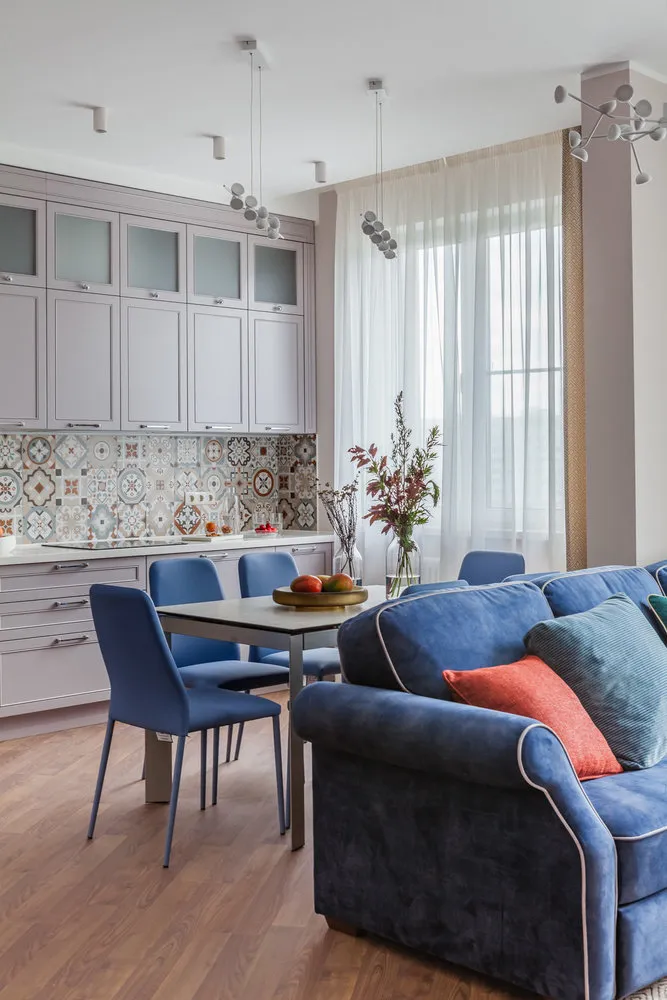 照片：现代风格厨房与餐厅，Gid，Inna Velichko，Anna Modzharo，Quadrum，Pallage Studio，Margarita Zenova，Maria Nichiporенко，如何装饰厨房 – 我们网站上的照片