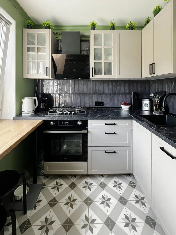 Foto: im Stil , Küche und Esszimmer, Zimmerinterior, Interior-Stil, Innenarchitektur, Umbau, Küchen-Umgebung, wie man ein Kücheninterior gestaltet, Kücheninterior, Umbau einer Khrushchev, Khrushchev, budgetgerechte Renovierung, Küche in einer Khrushchev, Umbau einer Standardwohnung, Küche in einer Standardwohnung, budgetgerechte Küchenrenovierung, budgetgerechte Khrushchev-Renovierung – Fotos auf unserer Website