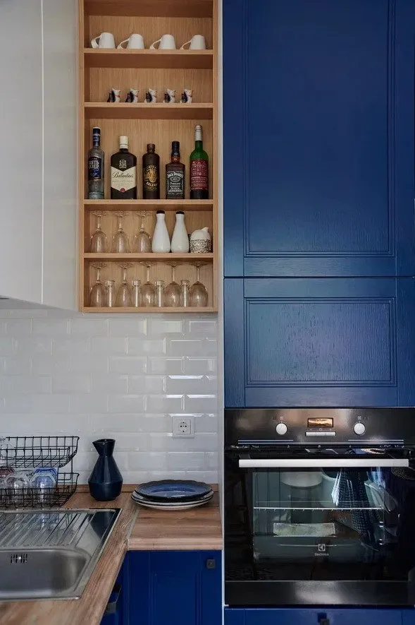 Foto: im Stil von, Küche und Esszimmer, Wohnung, Interior Design, Umbau, Küche-Wohnzimmer, Küche-Esszimmer, Küchen-Wohnzimmer-Design, Kücheninterior, Küche, Stalin, blaue Küche – Fotos auf unserer Website