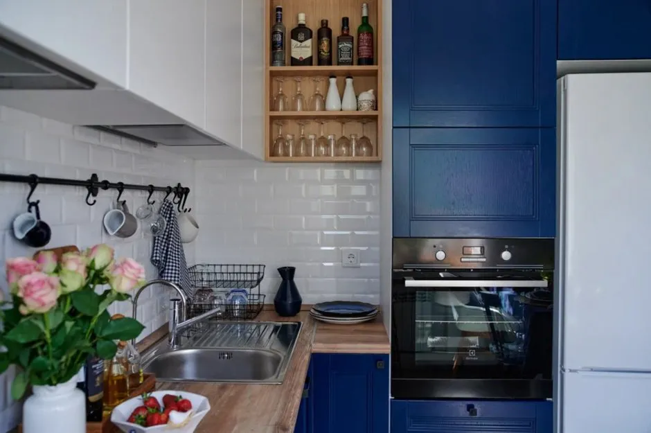 Foto: im Stil von, Küche und Esszimmer, Wohnung, Interior Design, Umbau, Küche-Wohnzimmer, Küche-Esszimmer, Küchen-Wohnzimmer-Design, Kücheninterior, Küche, Stalin, blaue Küche – Fotos auf unserer Website