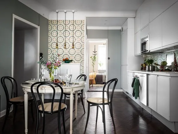 照片:北欧风格厨房和餐厅,指南,走廊中的厨房,OM Design,Maria Cherkasova,Margarita Fomina,STUDIO BAZI – 网站上的照片
