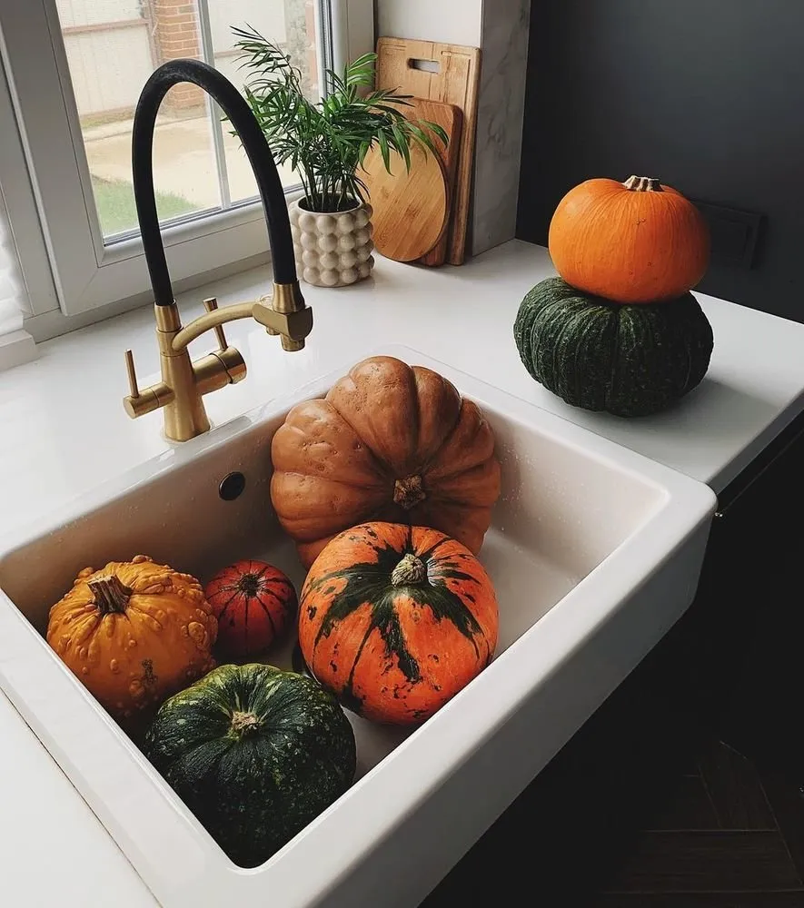 Lavadero — IKEA HAVSUND con pared frontal.