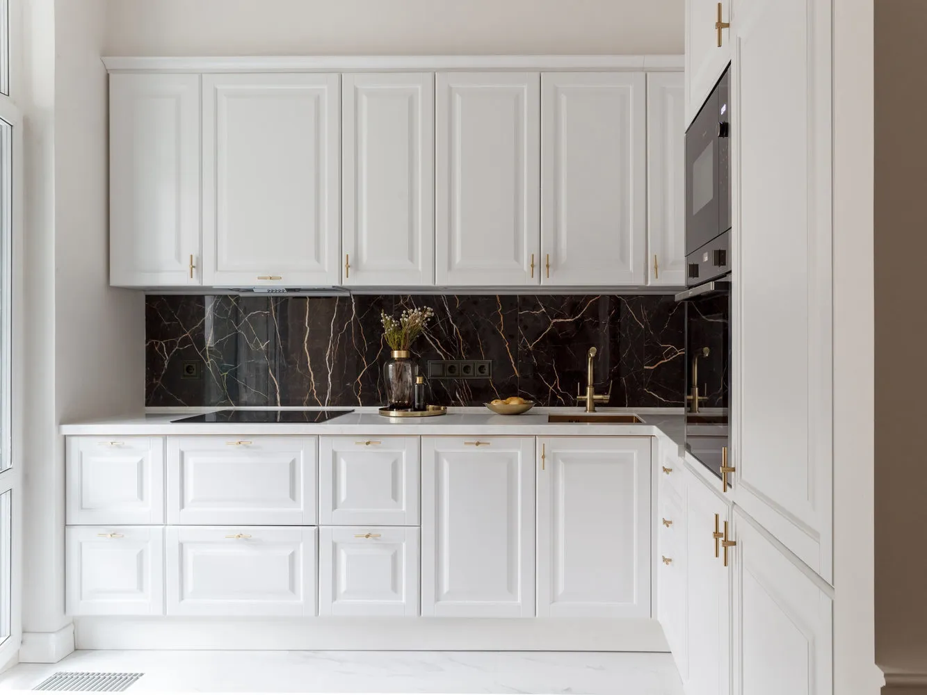 Фотографія:  у стилі , Кухня і столова, Гід, Дина Салахова, біла кухня, Buro Brainstorm, Бюро Home Emotions, Bobo.space, Анастасія Заркуа, Анна Чеснокова, Наталія Вершиніна, Сергій Грабіня – фото на нашому сайті