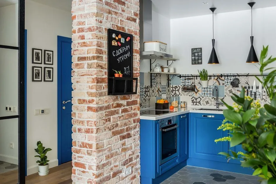 照片:Loft风格厨房和餐厅,指南,走廊中的厨房,OM Design,Maria Cherkasova,Margarita Fomina,STUDIO BAZI – 网站上的照片