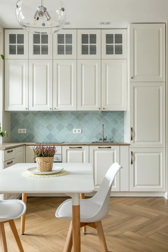 Фотографія:  у стилі , Кухня і столова, Гід, Дина Салахова, біла кухня, Buro Brainstorm, Бюро Home Emotions, Bobo.space, Анастасія Заркуа, Анна Чеснокова, Наталія Вершиніна, Сергій Грабіня – фото на нашому сайті