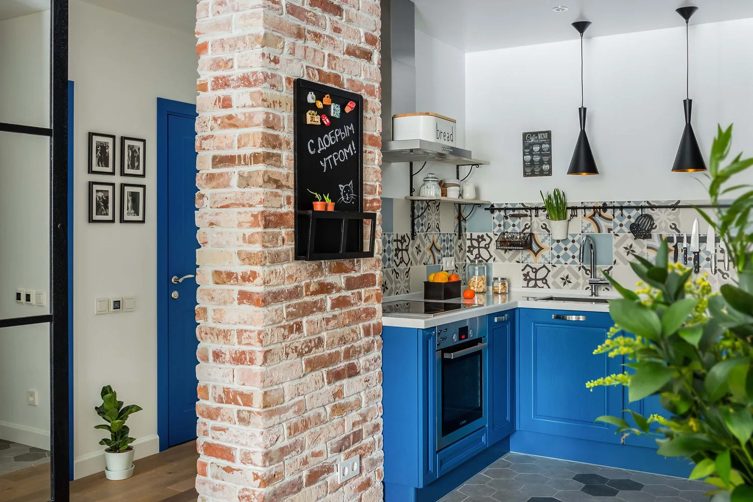 照片：折中风格厨房与餐厅，建议，改造，改造特点，如何获得改造批准，FlatsDesign，走廊厨房，OM Design，Quadro room，Sofya Petrukhina，Maria CherkaSOva，Ioleta Fedotova，Nota Bene，Ricco Interno，Julia Arslanova – 我们网站上的照片