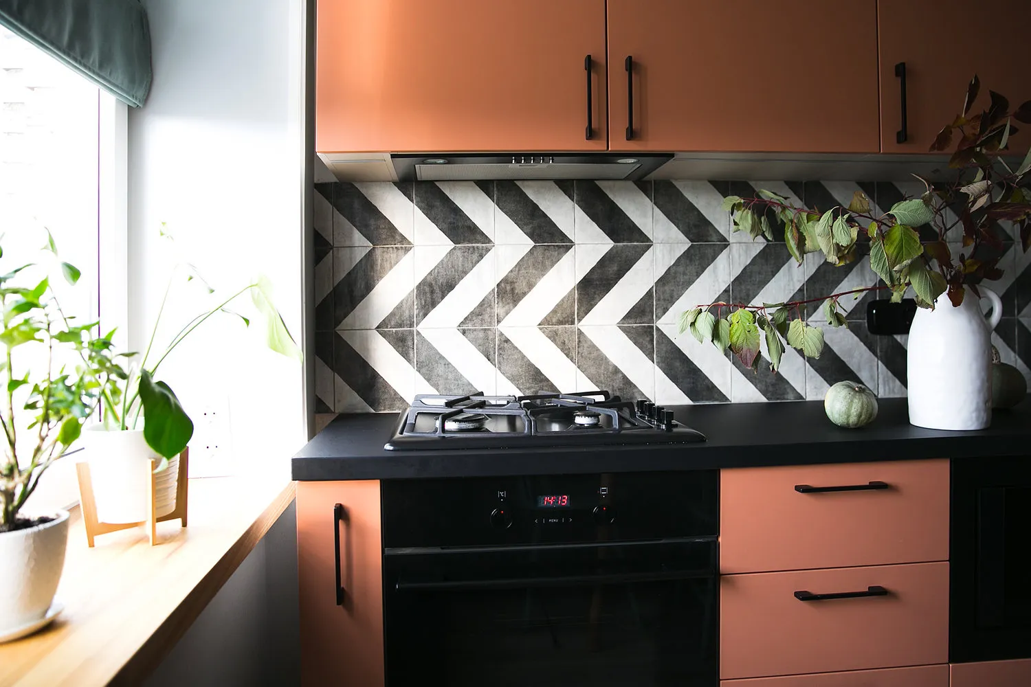 Фотографія: у стилі , Кухня і столова, Гід – фото на нашому сайті