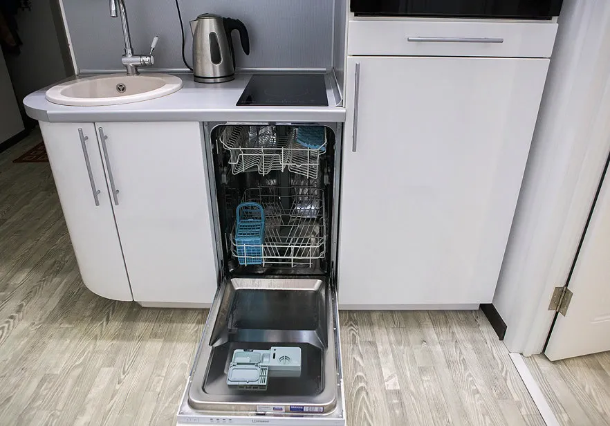 照片：现代风格的浴室，厨房和餐厅，搬迁——我们网站上的照片