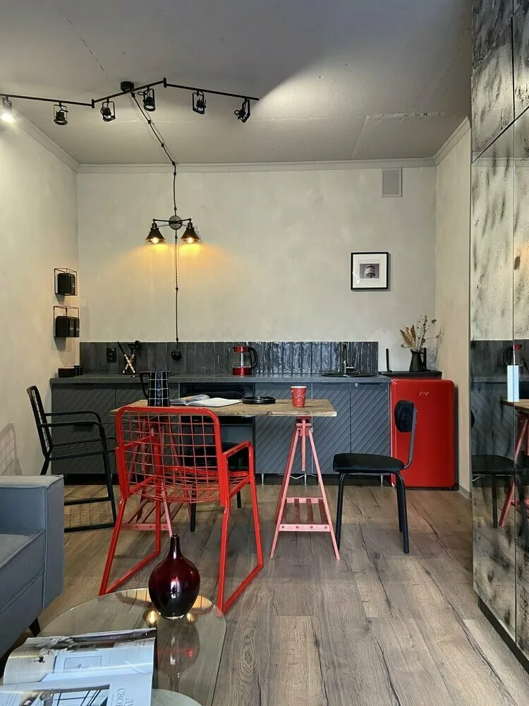 Фотография: в стиле , Кухня и столовая, Интерьер комнат, Дизайн интерьера, Советы, как оформить интерьер кухни, интерьер кухни, дизайн кухни, кухня без шкафов, кухня без верхних шкафов – фото на нашем сайте