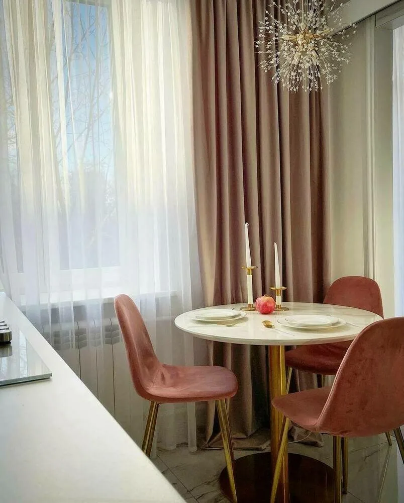 Foto: im Stil , Küche und Esszimmer, Wohnung, Zimmerinterior, Interior-Stil, Innenraumdesign, Renovierung, Küchenumbau, kleine Küche, wie man ein Kücheninterior gestaltet, Kücheninterior, Küche, Backsteinhaus, Standardküche, moderne Küchenstil – Fotos auf unserer Website