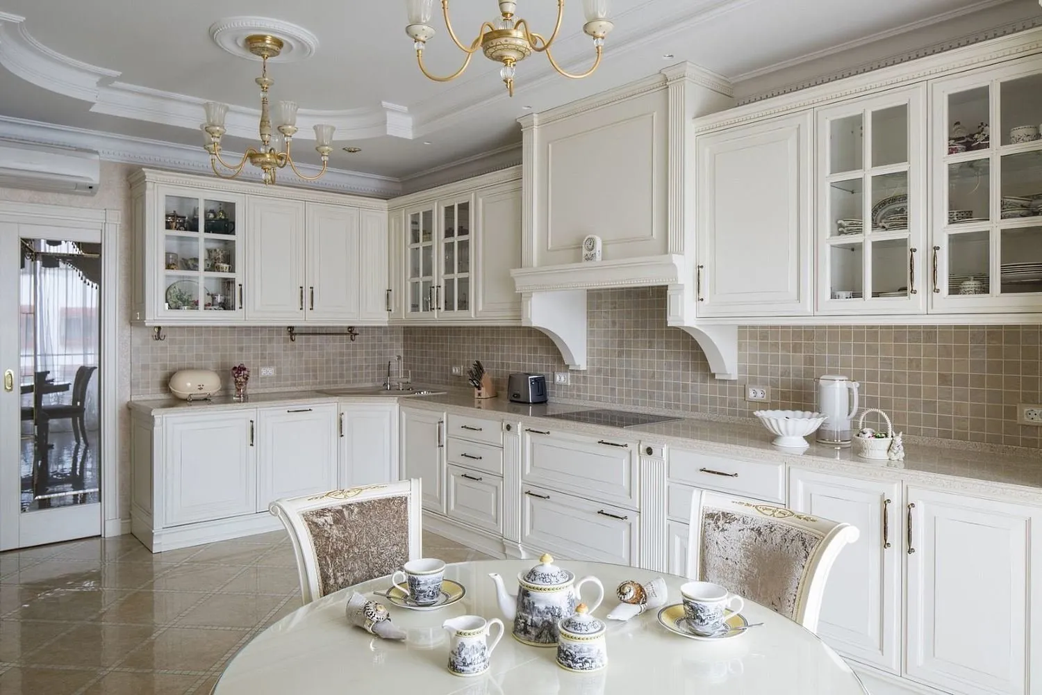 Photo: Kitchen and dining room in Classic style, Tips – photo on our website