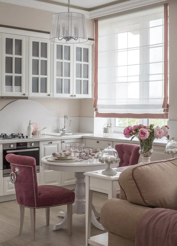 Photo: Kitchen and dining room in Classic style, Apartment, Weekly Project, Moscow, Svetlana Yurkova, Stalinka, 2 rooms, 40-60 sq m – photo on our website