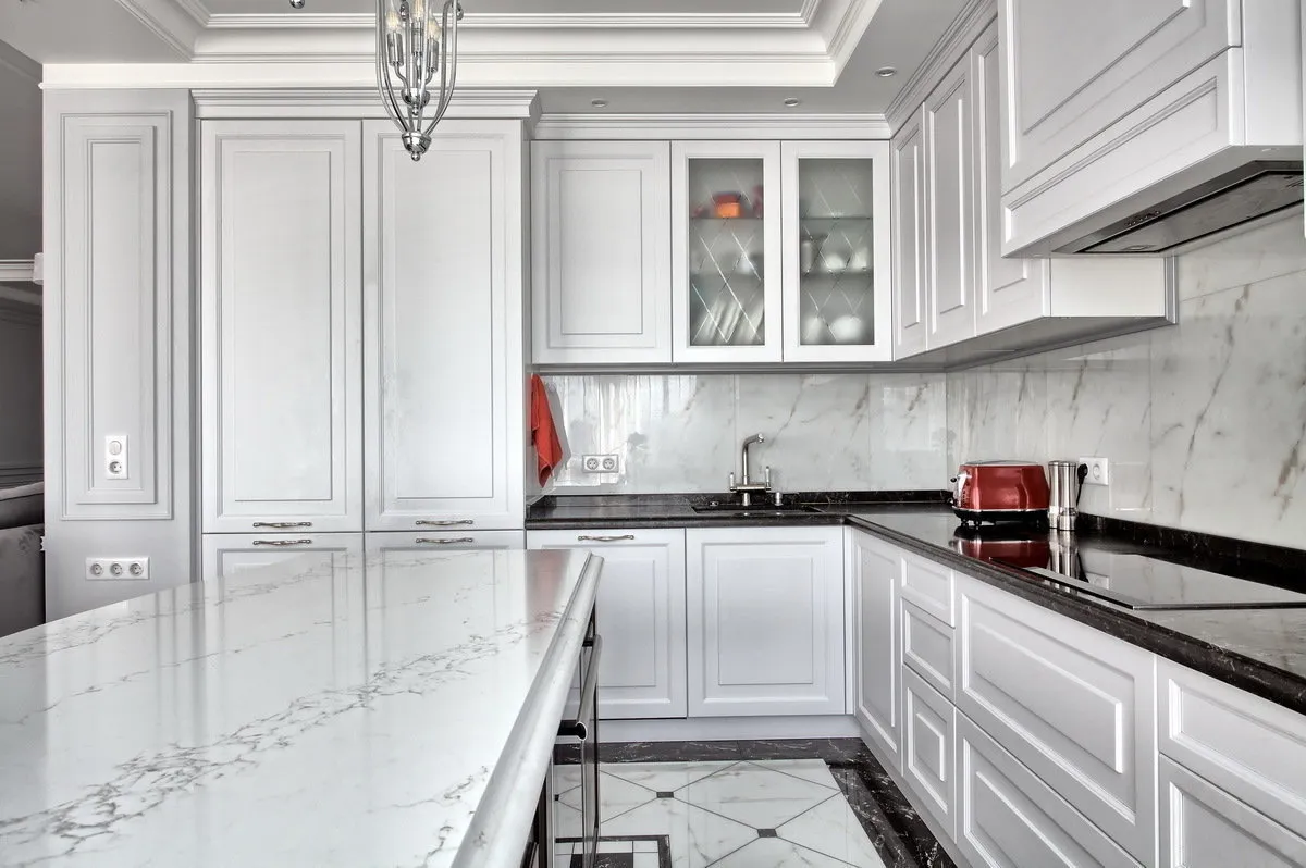 照片：经典风格厨房与餐厅，选择台面的技巧，如何选择台面材料，Ksenia Yusupeva，台面，Natalia Solovyova，Ekaterina Vokina，Evgeniya Makarova，Quadrum，Buro 9，Dmitry Markin – 我们网站上的照片