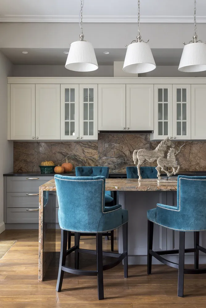 照片：经典风格厨房与餐厅，现代设计，选择台面的技巧，如何选择台面材料，Ksenia Yusupeva，台面，Natalia Solovyova，Ekaterina Vokina，Evgeniya Makarova，Quadrum，Buro 9，Dmitry Markin – 我们网站上的照片