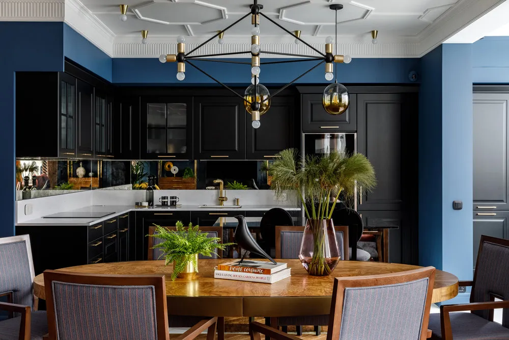 照片：古典风格厨房与餐厅，指南，如何装饰厨房内部，厨房内部，厨房设计，玛丽亚·鲁布廖娃，安娜·波霍瓦尔采娃，阿丽莎·斯维斯特努瓦，里姆娜·谢门诺娃，叶卡捷琳娜·布尔迪娜，阿莱克桑德拉·梅尔尼科娃 – 我们网站上的照片