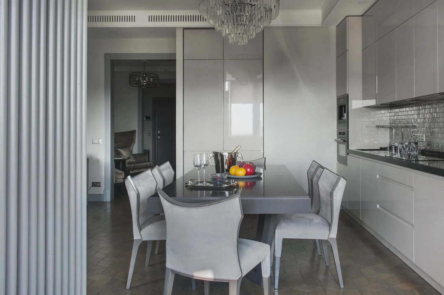 照片：斯堪的纳维亚风格的厨房与餐厅，技巧 – 我们网站上的照片