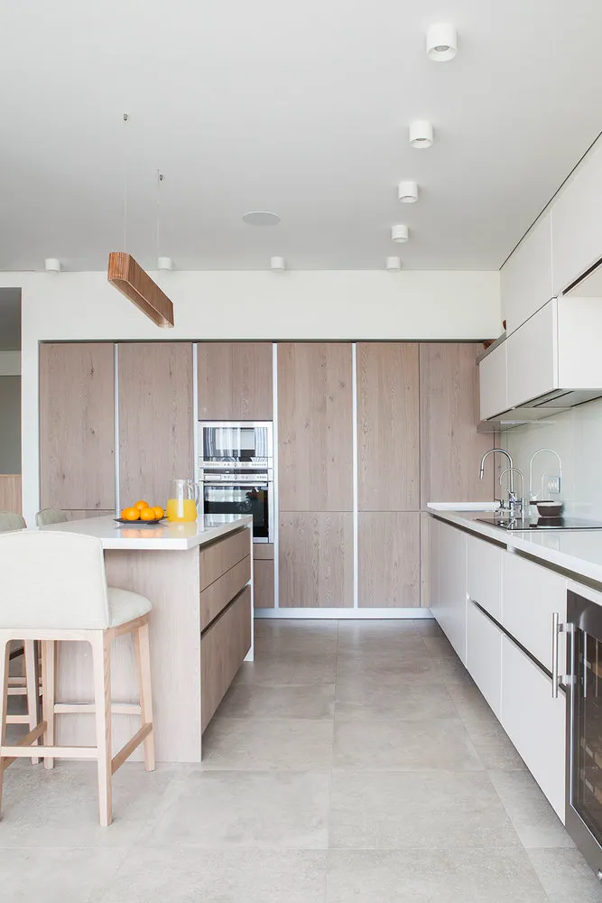 Фотография: Кухня и столовая в стиле Восточный, Минимализм, Квартира, Проект недели, Москва, Эко, новостройка, Ариана Ахмад, Татьяна Карякина, Монолитный дом, 4 и больше, Более 90 метров – фото на нашем сайте