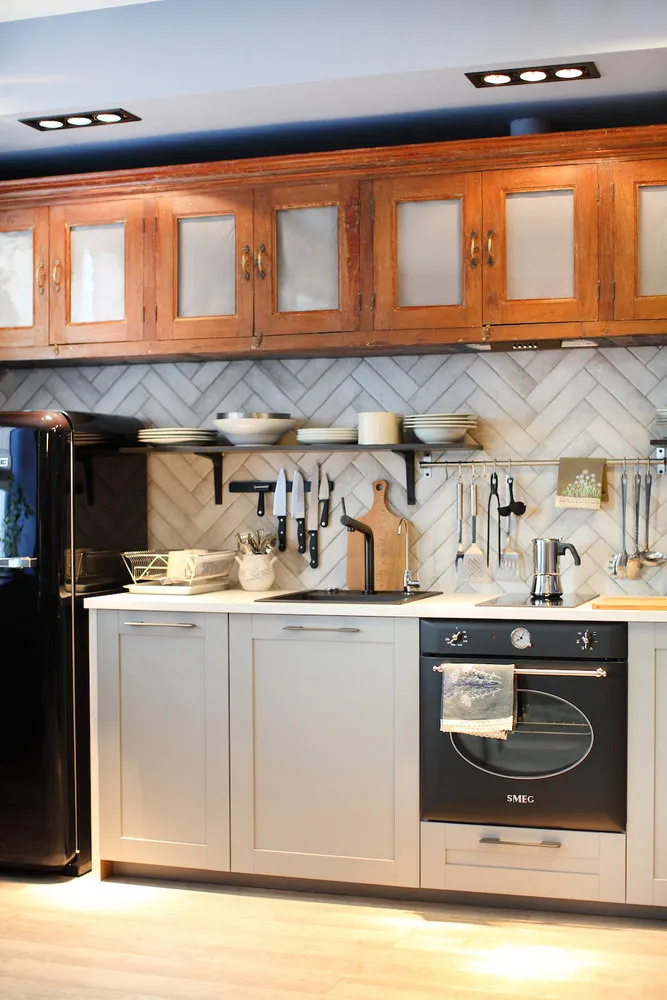 Фотография: Кухня и столовая в стиле Эклектика, Квартира, Проект недели, Санкт-Петербург, Монолитный дом, 2 комнаты, 40-60 метров, Марина Чернова, энциклопедия_мебель – фото на нашем сайте