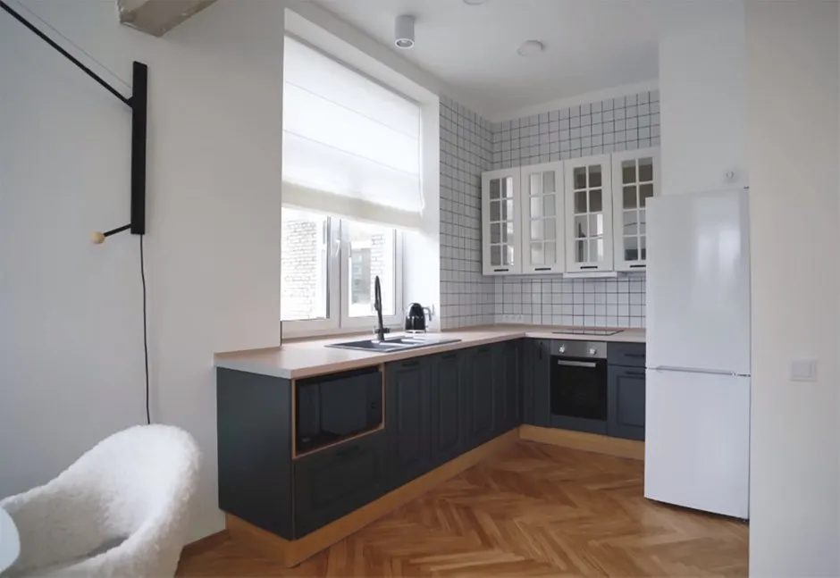 Фотография: в стиле , Кухня и столовая, Интерьер комнат, Дизайн интерьера, Гид, маленькая кухня, как оформить интерьер кухни, интерьер кухни, кухня, дизайн малогабаритки, идеи для малогабаритки, тренды 2025, кухня 6 кв, Кухня в 2025 – фото на нашем сайте