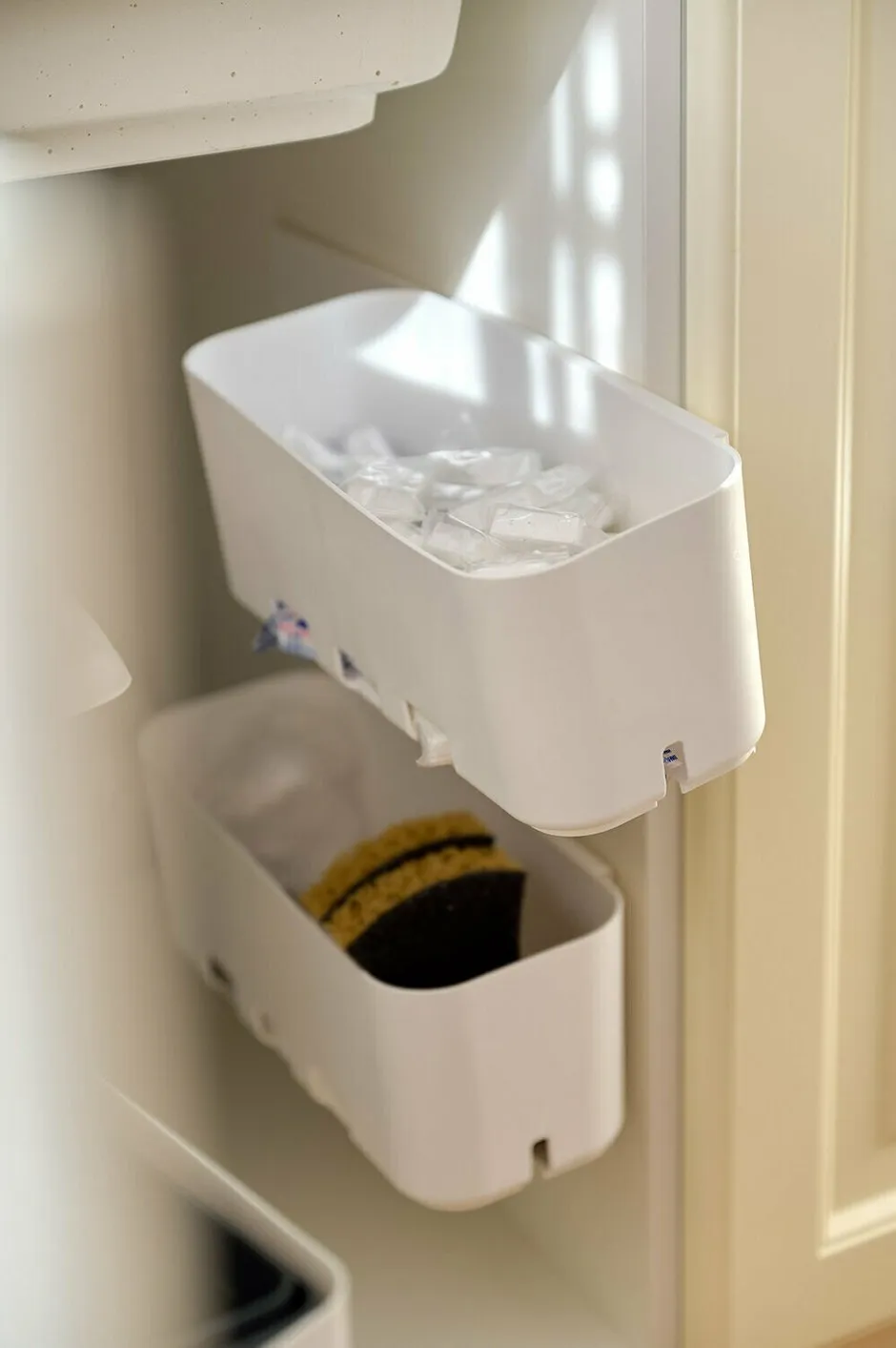 Фотография: в стиле , Кухня и столовая, Интерьер комнат, Дизайн интерьера, Гид, маленькая кухня, как оформить интерьер кухни, интерьер кухни, кухня, дизайн малогабаритки, идеи для малогабаритки, тренды 2025, кухня 6 кв, Кухня в 2025 – фото на нашем сайте