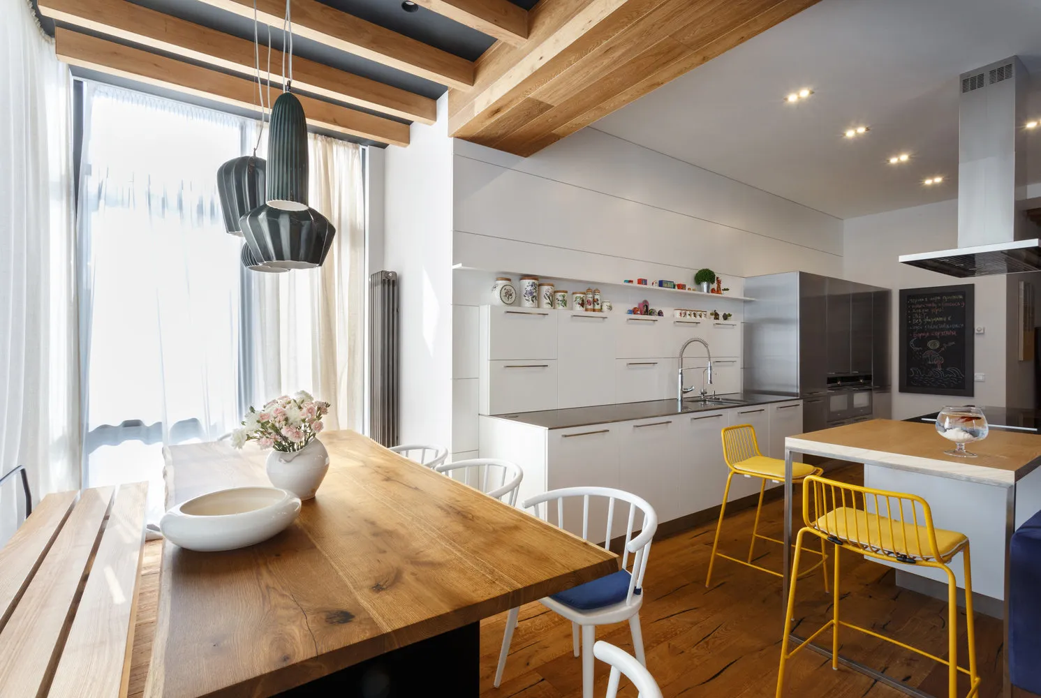 Foto: Küche und Esszimmer im modernen Stil, Tipps – Foto auf unserer Website