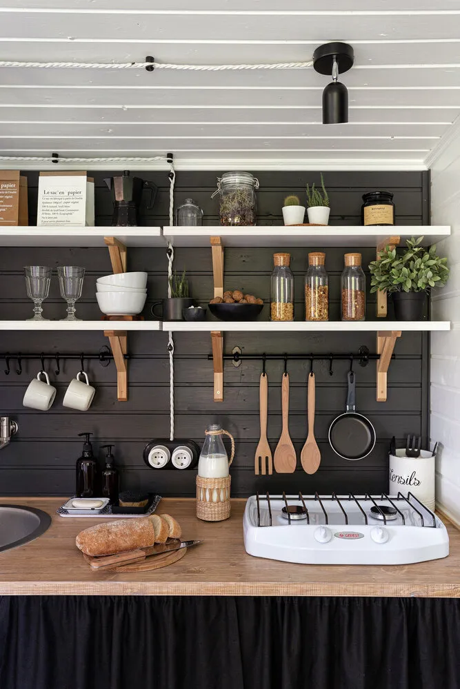 Photo: in style, Kitchen and Dining Room, House, Room Interior, Interior Design, Renovation, Dacha, Small Kitchen, Ideas for Narrow Kitchen Layout, How to Set Up a Summer Kitchen, How to Decorate a Kitchen Interior, Kitchen Interior, Layout of a Tiny Kitchen, Ergonomics of a Small Kitchen, How to Decorate a Kitchen on a Dacha, Mini-Kitchen, Kitchen Without Cabinets, Budget Kitchen, Aida Beglova, Mistakes in Kitchen Renovation, Kitchen on a Dacha, Interior of a Dacha House, Kitchen DIY – Photos on Our Site