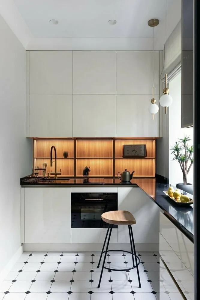 Foto: estilo moderno, Cocina y comedor, Apartamento, Interior de habitación, Diseño de interiores, Consejos, Rediseño de cocina, Cocina pequeña, Cocina en khrushchyovka, Cómo organizar una cocina en khrushchyovka, Cómo decorar el interior de la cocina, Interior de cocina, Diseño de cocina estrecha, Khrushchyovka, Cocina típica, Interior de khrushchyovka, Cómo renovar una khrushchyovka, Cocina en apartamento típico, Cómo elevar visualmente el techo, Cocina sin armarios superiores en khrushchyovka, Cocina sin armarios en khrushchyovka, Cómo aumentar visualmente la cocina, Soluciones en diseño de cocina, Variantes de diseño en cocina – fotos en nuestro sitio web
