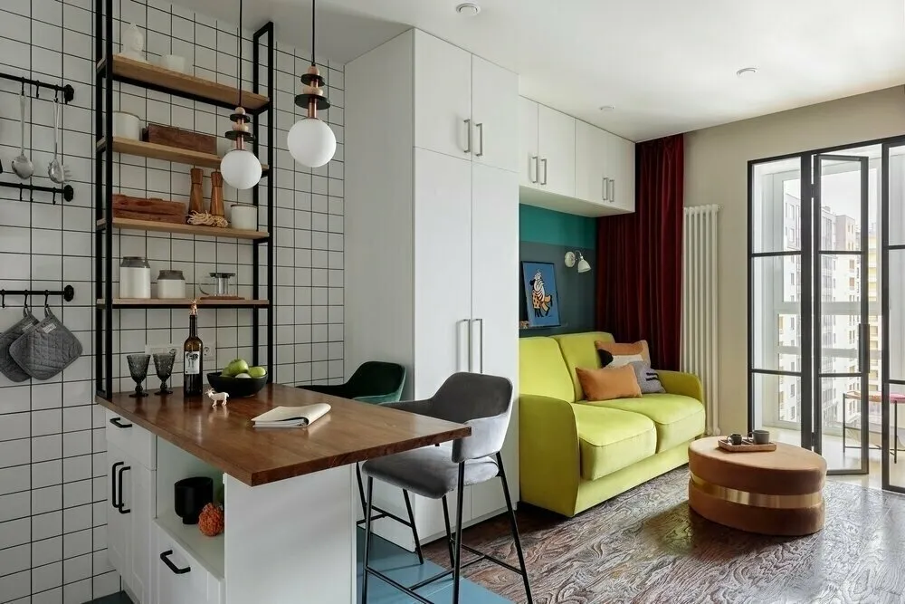 Foto: estilo moderno, Cocina y comedor, Apartamento, Interior de habitación, Diseño de interiores, Consejos, Rediseño de cocina, Cocina pequeña, Cocina en khrushchyovka, Cómo organizar una cocina en khrushchyovka, Cómo decorar el interior de la cocina, Interior de cocina, Diseño de cocina estrecha, Khrushchyovka, Cocina típica, Interior de khrushchyovka, Cómo renovar una khrushchyovka, Cocina en apartamento típico, Cómo elevar visualmente el techo, Cocina sin armarios superiores en khrushchyovka, Cocina sin armarios en khrushchyovka, Cómo aumentar visualmente la cocina, Soluciones en diseño de cocina, Variantes de diseño en cocina – fotos en nuestro sitio web