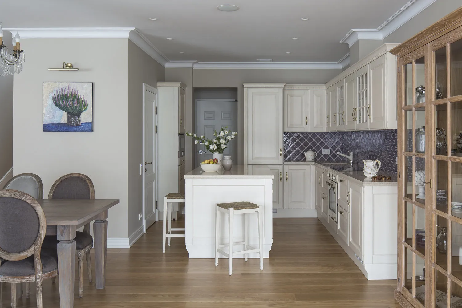 Photo: Kitchen and dining room in Classical style, Tips – photos on our website