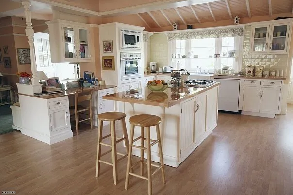 照片:普罗旺斯与乡村风格的厨房与餐厅,技巧 – 我们网站上的照片