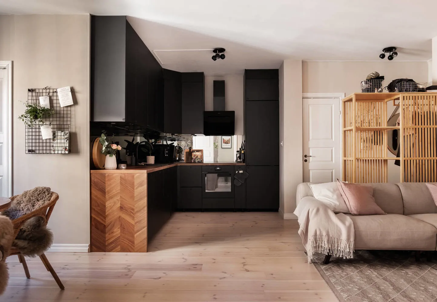 Photo: in style , Scandinavian, Modern, Apartment, Tips, Black, Beige, Stockholm, 2 rooms, 40-60 sqm – photo on our website
