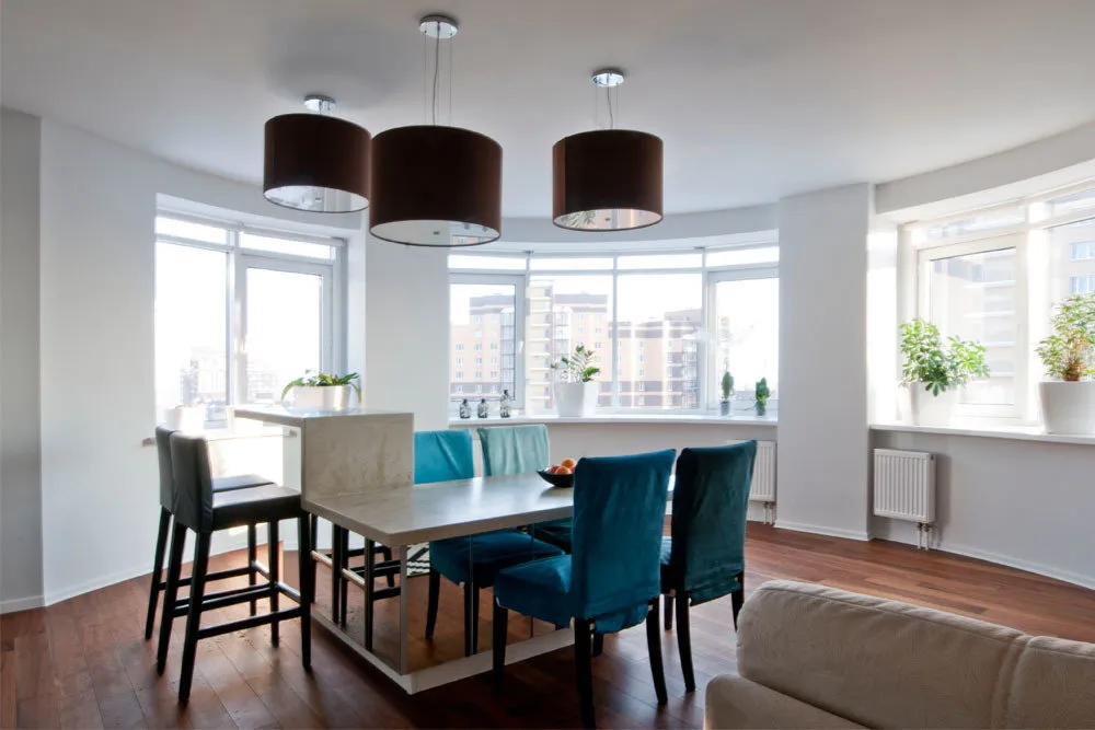 Fotografía: Cocina y comedor en estilo moderno, Apartamento, Proyecto de la semana, Región de Moscú, Reutov, edificio nuevo, Yana Strakhatova, Sergey Strakhatov, Art Club Studio, Edificio monolítico, 2 habitaciones, 60-90 metros – foto en nuestro sitio web