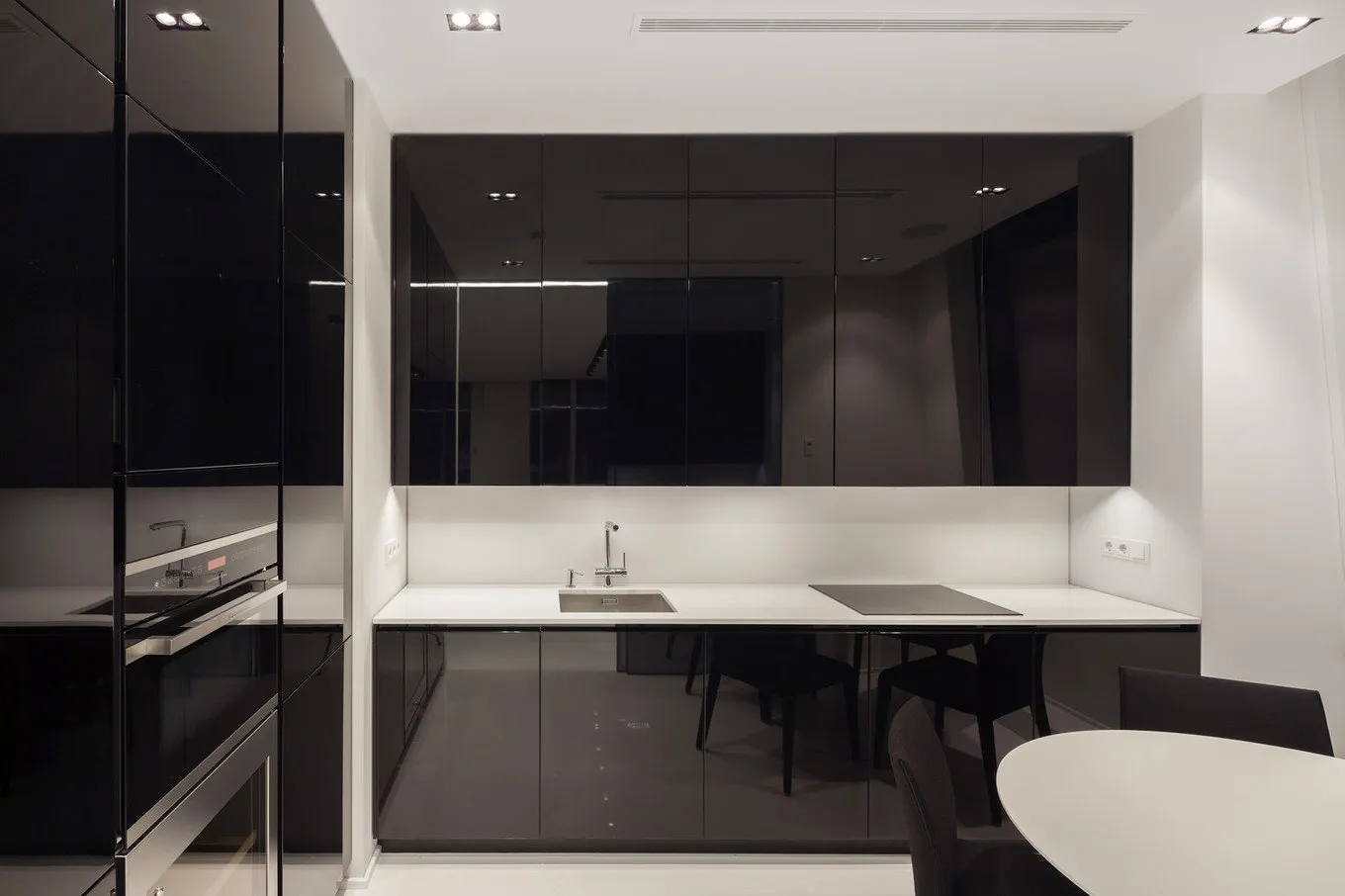 Foto: Küche und Esszimmer im Minimalismus-Stil, Innendekoration – Foto auf unserer Website