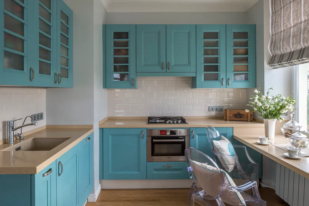 Foto: Cocina y comedor de estilo provenzal y country, apartamento, proyecto de la semana, Evgeny Kulibaba, Elvira Stankovich, estilo Stalinka, 3 habitaciones, 60-90 metros; fotos en nuestro sitio web