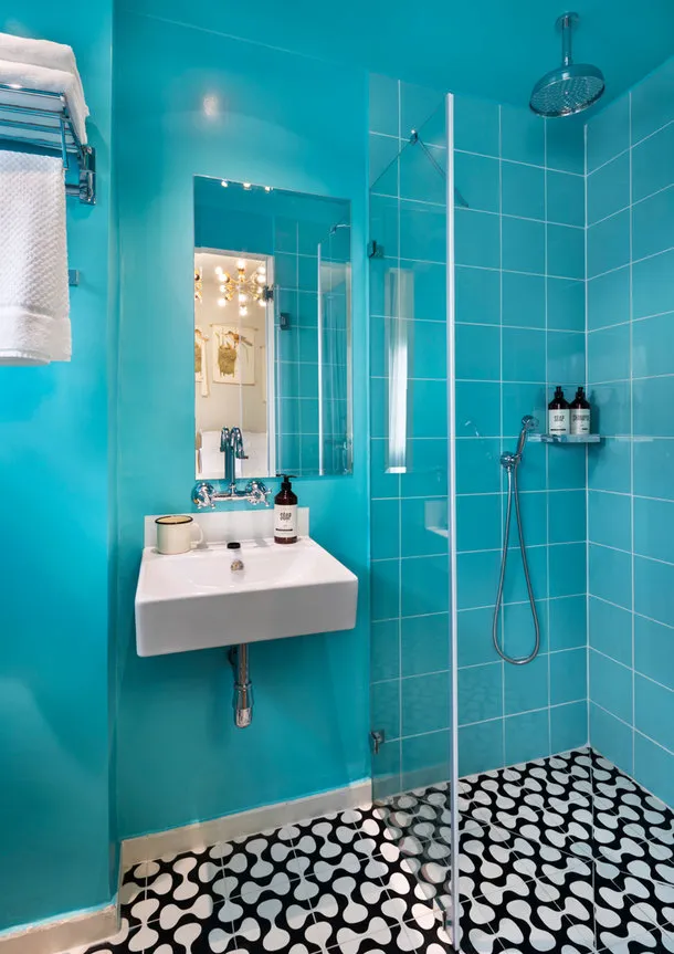 照片:现代浴室风格,技巧,凯利·霍普恩,帕特里夏·乌尔基奥拉 – 我们网站上的照片