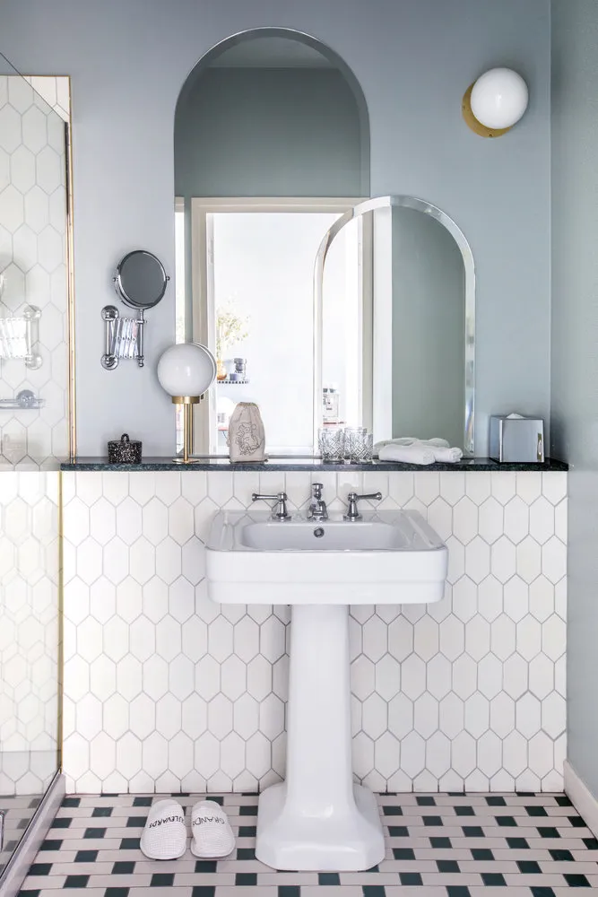 照片:现代浴室风格,技巧,凯利·霍普恩,帕特里夏·乌尔基奥拉 – 我们网站上的照片