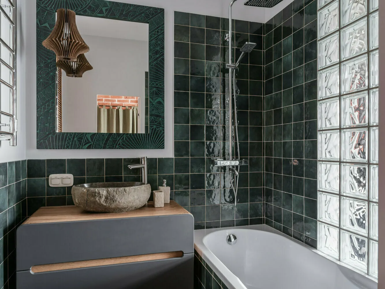 Foto: estilo, Baño, Interior de habitación, Diseño de interiores, Consejos, lo que debes saber sobre la renovación del baño, diseño del baño, diseño de baño, iluminación del baño, baño pequeño, cómo decorar un baño pequeño, cómo hacer que el baño sea cómodo, baño práctico, cómo hacer que el baño sea acogedor, baño estándar, renovación del baño, baño pequeño, renovación del baño – fotos en nuestro sitio web