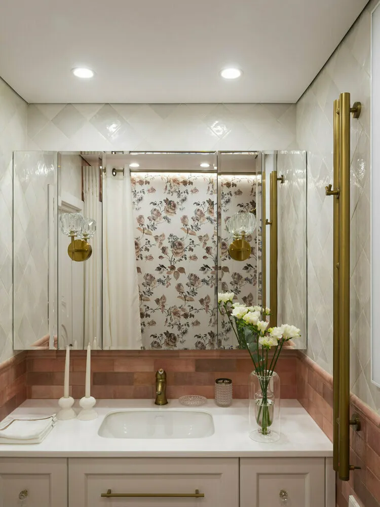 Foto: estilo, Baño, Interior de habitación, Diseño de interiores, Consejos, lo que debes saber sobre la renovación del baño, diseño del baño, diseño de baño, iluminación del baño, baño pequeño, cómo decorar un baño pequeño, cómo hacer que el baño sea cómodo, baño práctico, cómo hacer que el baño sea acogedor, baño estándar, renovación del baño, baño pequeño, renovación del baño – fotos en nuestro sitio web