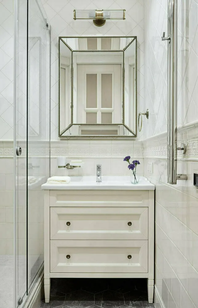 Foto: im Stil , Duschkabine, Wohnung, Zimmer-Interieur, Interior Design, Tipps, Lagern, Lagern in einer kleinen Duschkabine, Duschkabine-Interieur, Duschkabine, kleine Duschkabine, praktische Duschkabine, typische Duschkabine, typische Wohnung, kleine Duschkabine – Foto auf unserer Website