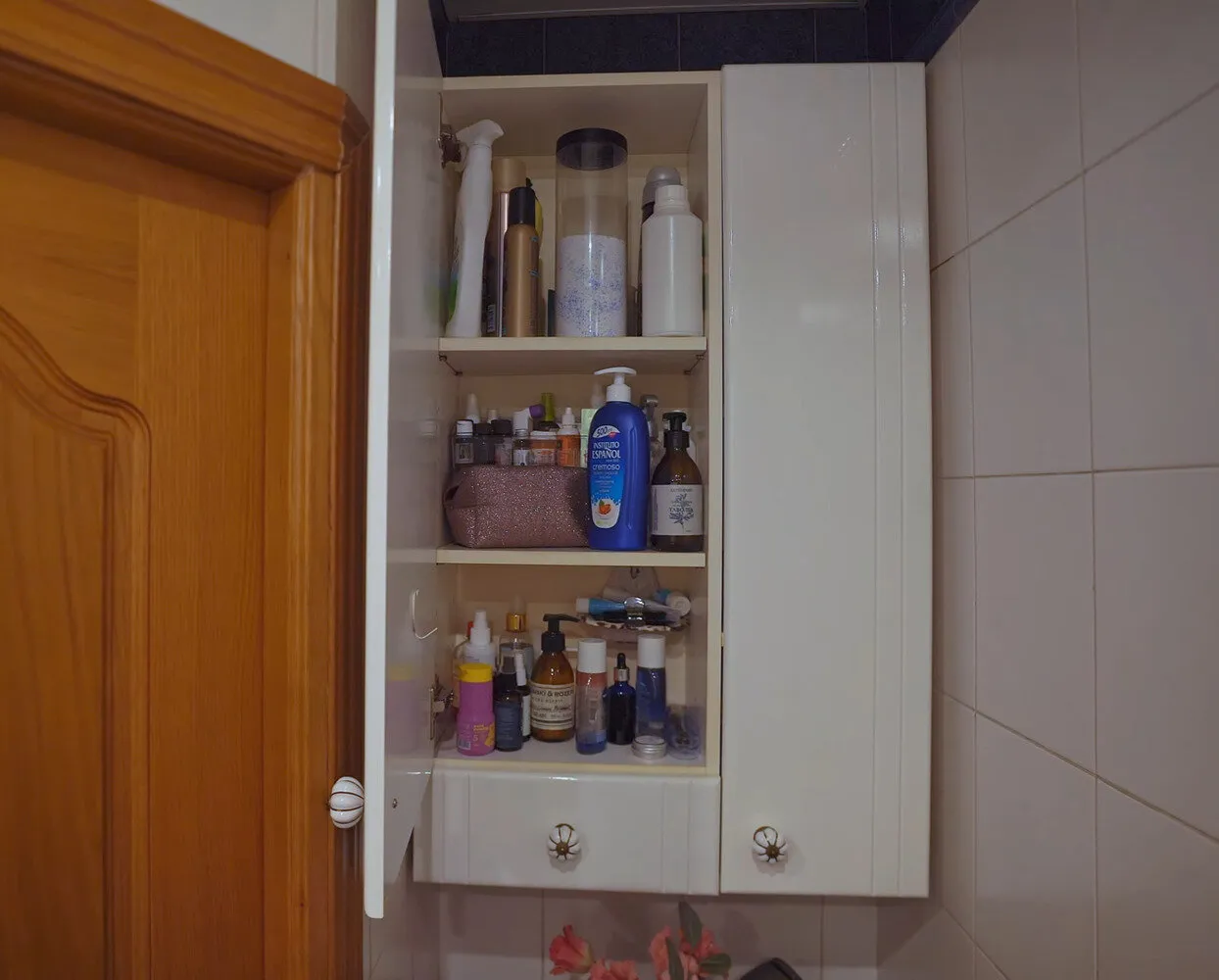 Foto: estilo , Baño, Diseño de habitación, Estilo interno, Diseño de interiores, Rediseño, Baño pequeño, Interiores de baño, Interiores de bañera, Sala de baño pequeña, Cómo decorar un baño pequeño, Interiores de bañera pequeña, Cómo hacer que una bañera sea más acogedora, Diseño de baño, Sala de baño pequeña, Idea de diseño de baño – fotos en nuestro sitio web