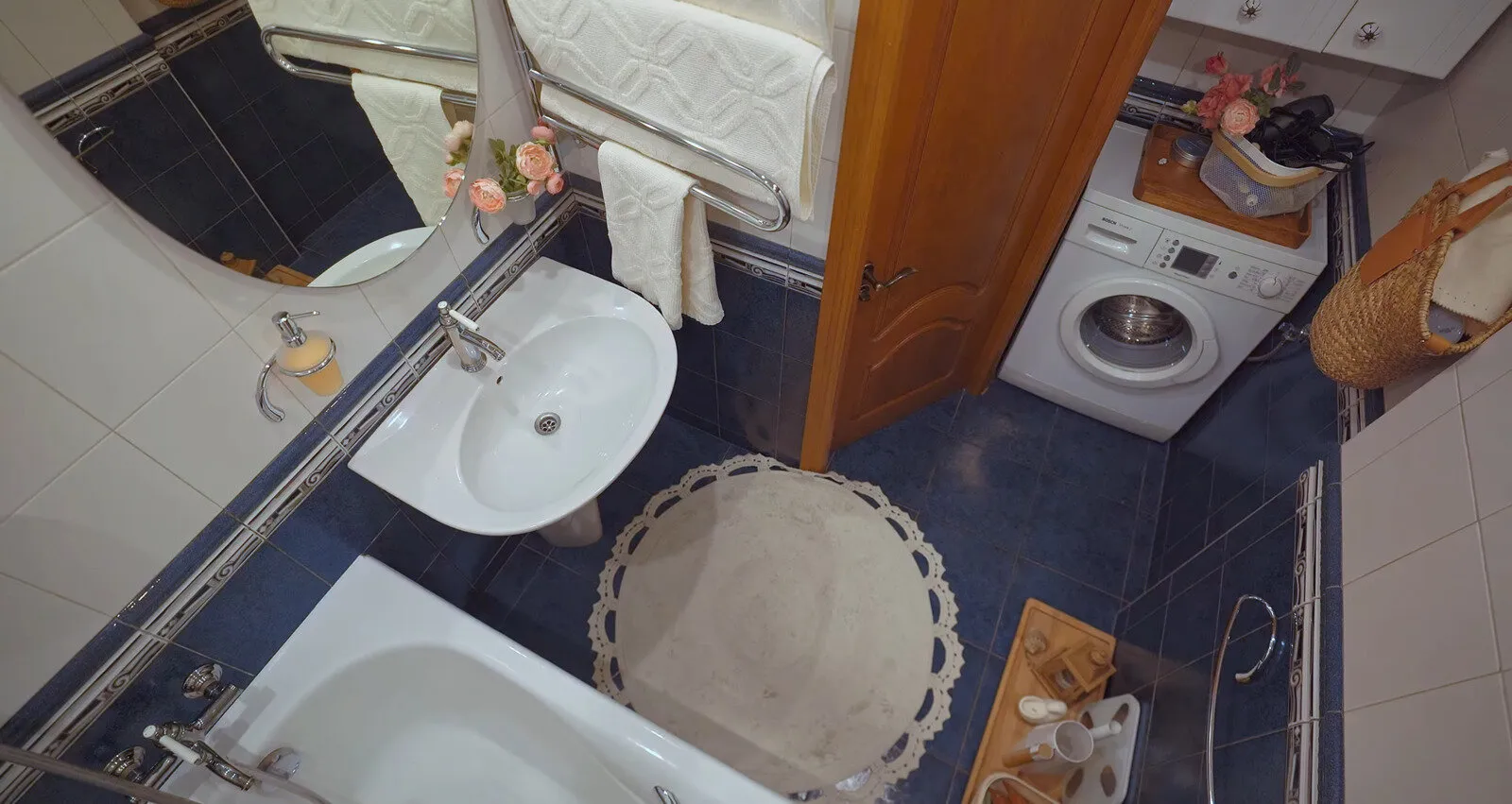 Foto: estilo , Baño, Diseño de habitación, Estilo interno, Diseño de interiores, Rediseño, Baño pequeño, Interiores de baño, Interiores de bañera, Sala de baño pequeña, Cómo decorar un baño pequeño, Interiores de bañera pequeña, Cómo hacer que una bañera sea más acogedora, Diseño de baño, Sala de baño pequeña, Idea de diseño de baño – fotos en nuestro sitio web