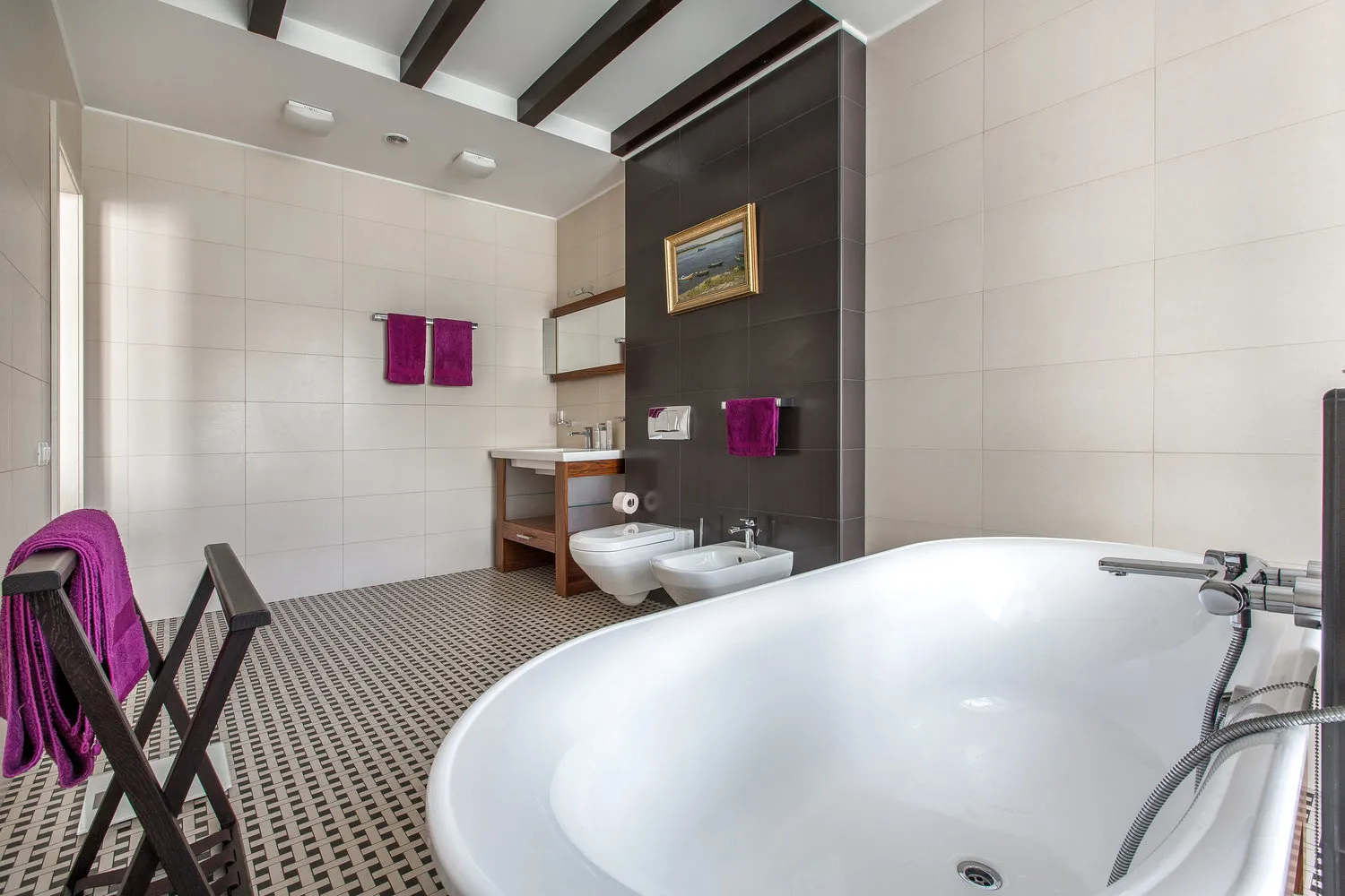 照片：极简风格浴室，技巧——我们网站上的照片