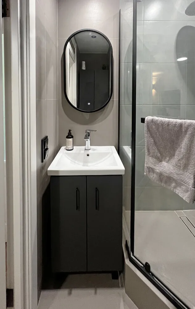 Foto: estilo , Baño, Interiores de habitaciones, Estilo de interiores, Diseño de interiores, Rediseño, Interiores de baño, Baño pequeño, Baño cómodo, Rediseño de Krushchev, Remodelación de Krushchev, Krushchev, Baño en Krushchev, Rediseño de apartamento estándar, Baño en Krushchev, Oksana Barnash, Rediseño de baño – fotos en nuestro sitio web