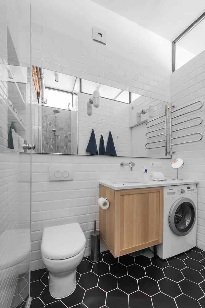 照片:现代风格浴室,阁楼,公寓,每周项目,莫斯科,Maxim Tikhonov,m2project,斯大林,2室,面积40-60平方米 – 网站上的照片