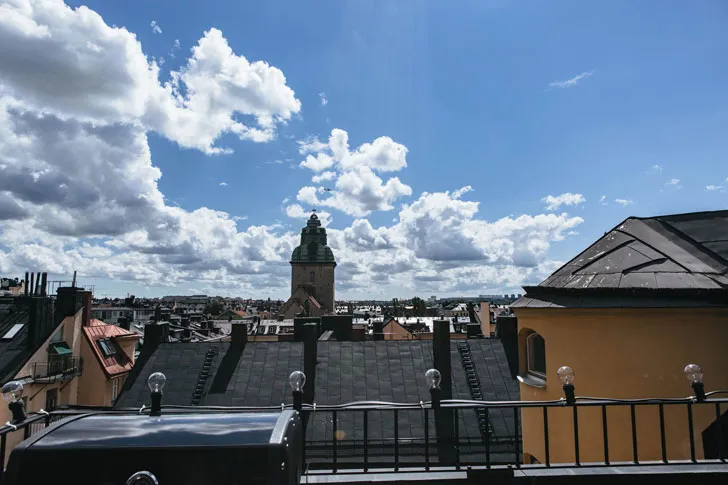 Шведський квартира з чорно-білим дизайном на останньому поверсі - Gallery image 17