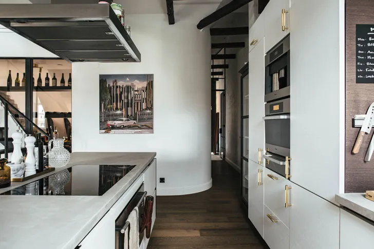 Шведський квартира з чорно-білим дизайном на останньому поверсі - Gallery image 10