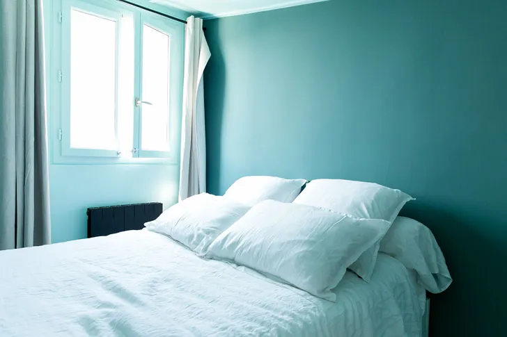 Маленькая квартира в оттенках голубого в Париже - Gallery image 9