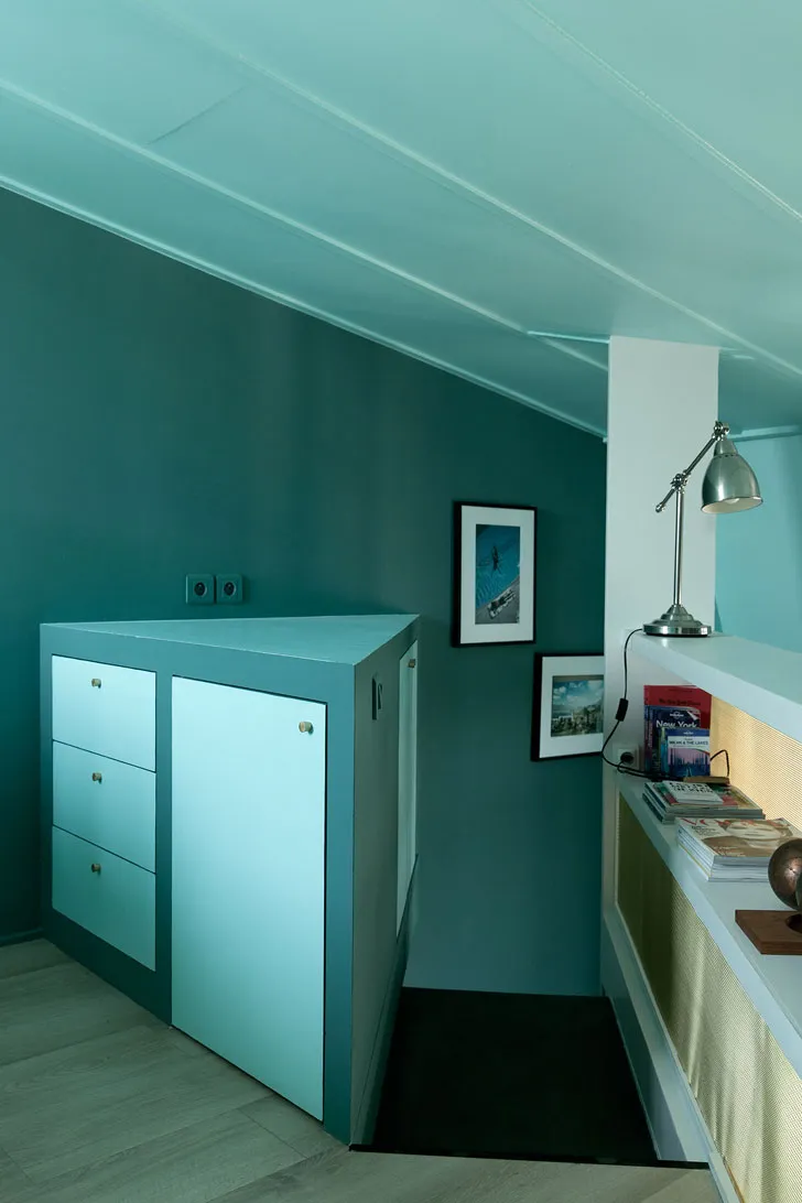 Маленькая квартира в оттенках голубого в Париже - Gallery image 13
