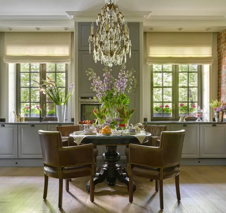 Сучасна класика в сталінському будинку в Москві - Gallery image 1