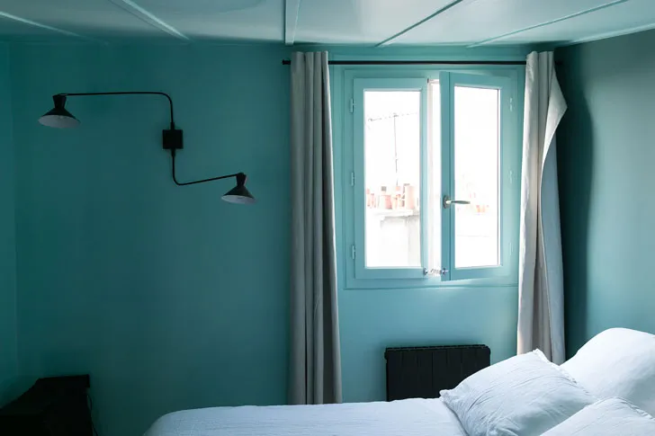 Маленькая квартира в оттенках голубого в Париже - Gallery image 11